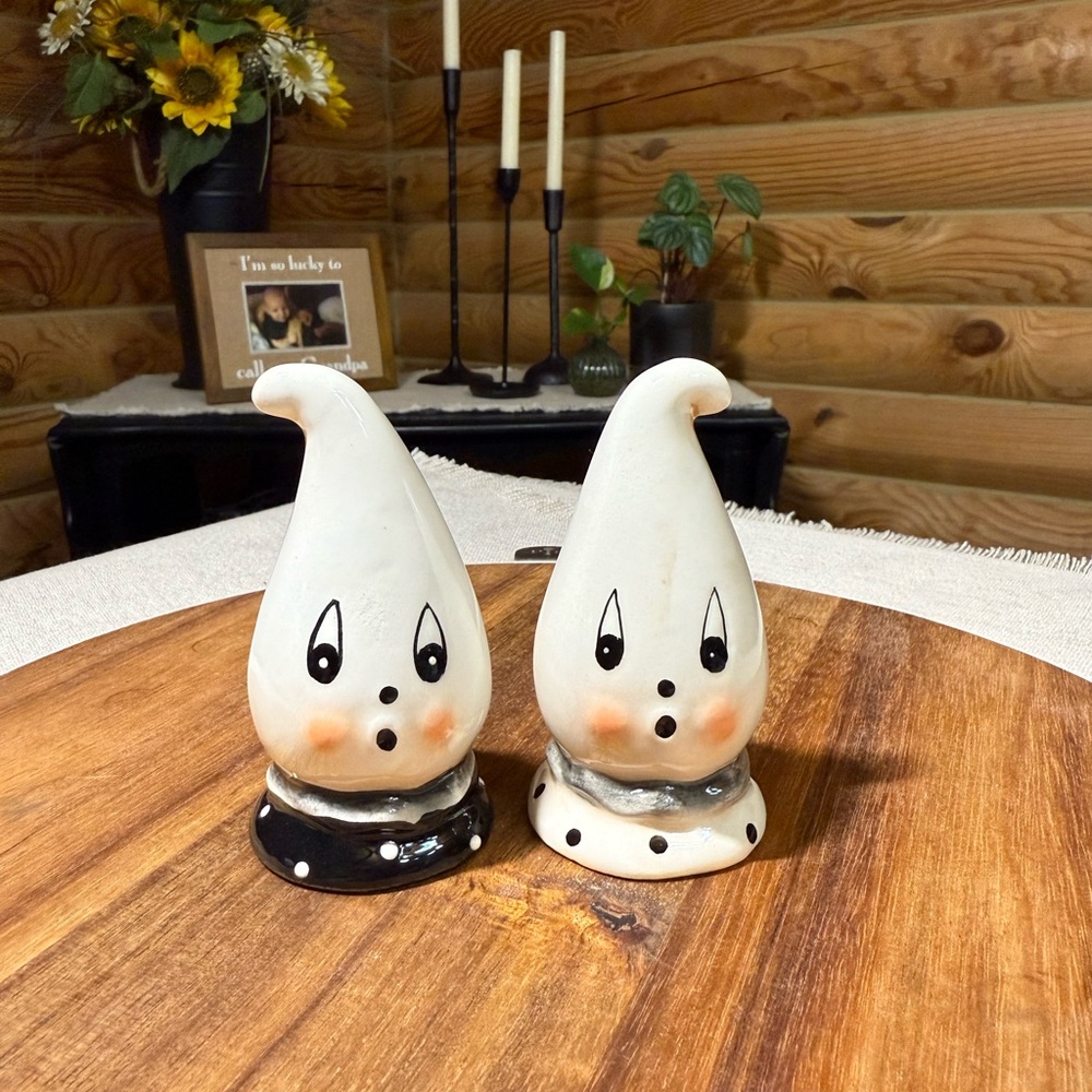 GHOSTS Johanna Parker SALT & PEPPER Shakers - Picture 1 of 5